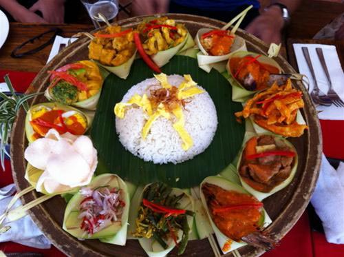 Balinese Risjtaffel - ăn để nhớ Bali - 1