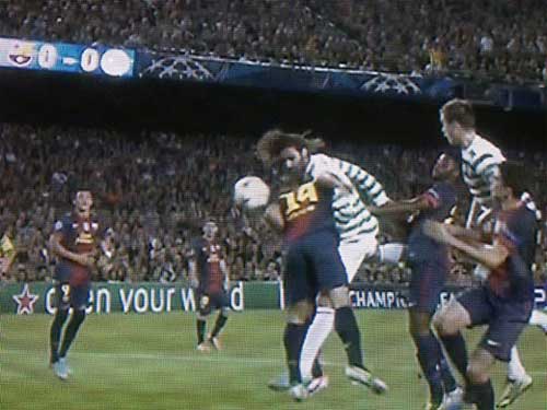 Hàng thủ Barca: Gót chân Achilles - 2