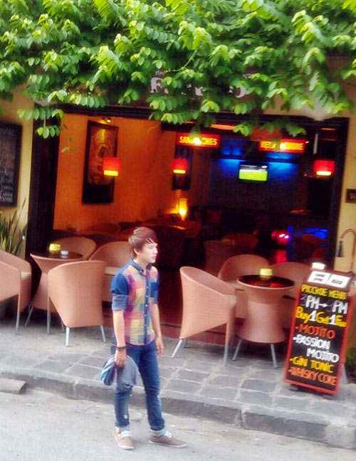 Hoàng tử đá về phố cổ quay MV - 2