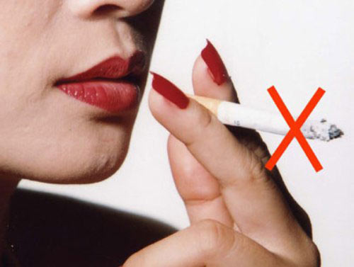 Những thói quen phá hỏng bộ móng xinh - 7