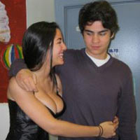 Adam thuộc dân tộc nào? - 5