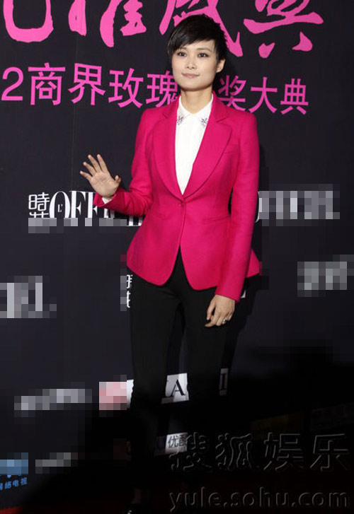 Ngực đẹp của Củng Lợi bị "truất ngôi" - 10