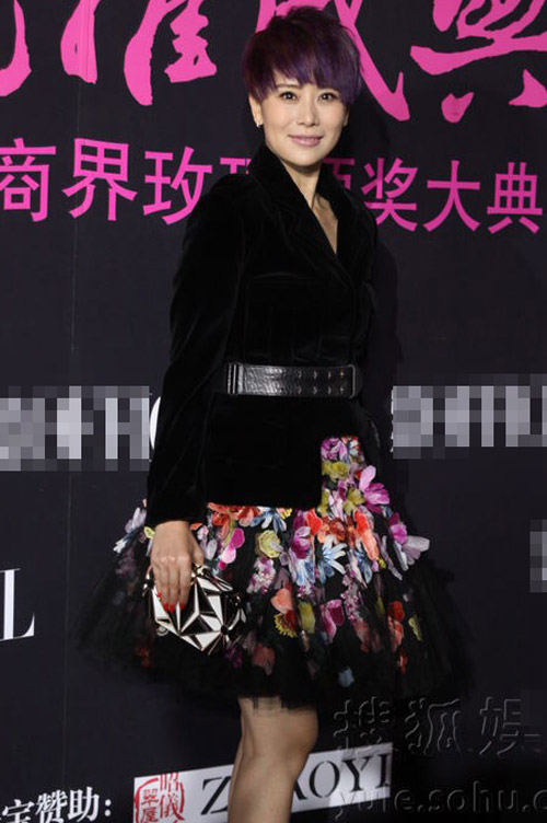 Ngực đẹp của Củng Lợi bị "truất ngôi" - 15