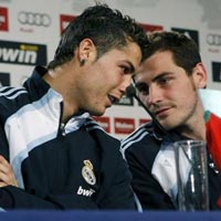 Bóng đá - Casillas lại gây thù với Ronaldo