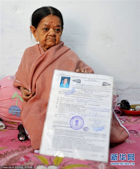 Ấn Độ: Cụ bà 113 tuổi chỉ cao 91cm - 1