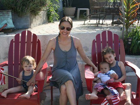 Mỹ: Bảo mẫu mất trí, đâm trẻ đến chết - 2