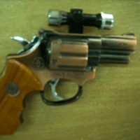 Pháp luật - Lừa hàng trăm triệu còn dùng súng "cướp tình"