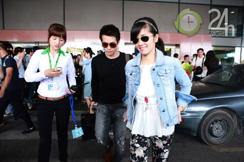 Fan Hà Nội đón gia đình Bằng Kiều - 14