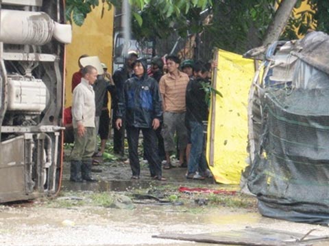 Thanh Hóa: TNGT nghiêm trọng trong mưa bão - 2