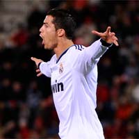 Bóng đá - Bị la ó, Ronaldo diễn kịch câm