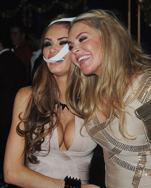 Người đẹp ngực bự đội quần chíp lên đầu - 5