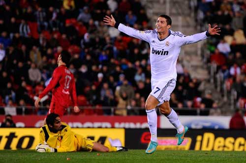 Liga sau vòng 9: Gọi tên Messi & Ronaldo - 2