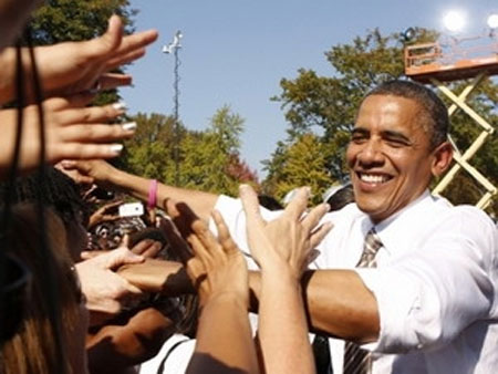 Tổng thống Obama được yêu thích hơn Romney - 1