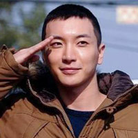 Ca nhạc - MTV - Trưởng nhóm Super Junior nhập ngũ