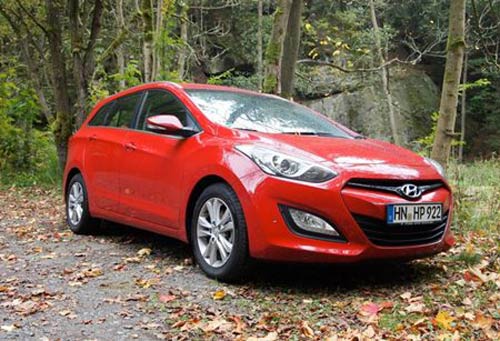 Hyundai i30 cw: Tiết kiệm, và thanh thoát - 2
