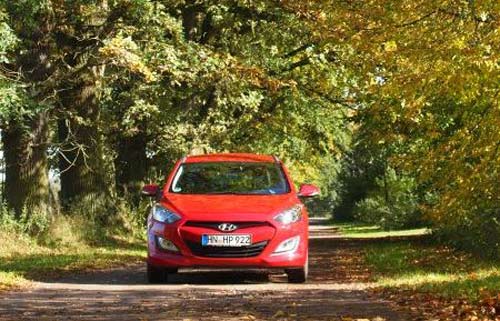 Hyundai i30 cw: Tiết kiệm, và thanh thoát - 3