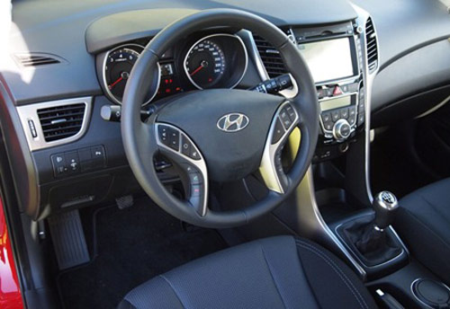 Hyundai i30 cw: Tiết kiệm, và thanh thoát - 4