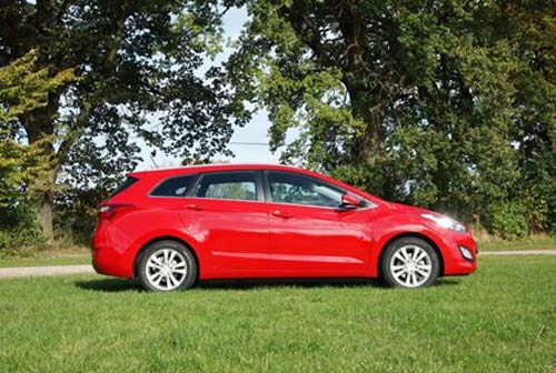 Hyundai i30 cw: Tiết kiệm, và thanh thoát - 5