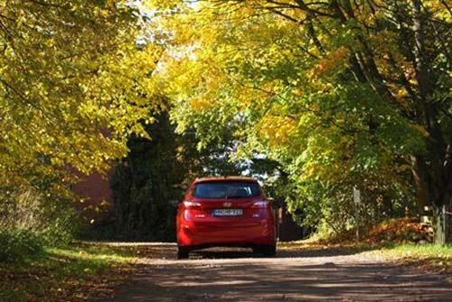 Hyundai i30 cw: Tiết kiệm, và thanh thoát - 9