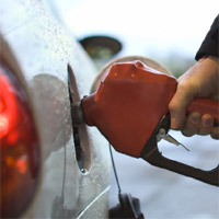 Thị trường - Tiêu dùng - Giữ nguyên giá xăng, giảm quỹ bình ổn