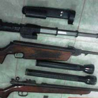 Pháp luật - Luật sư mang theo 3 khẩu súng trên xe