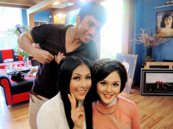 Ngọc Hân, Hoàng Anh gợi cảm với yếm thắm - 10