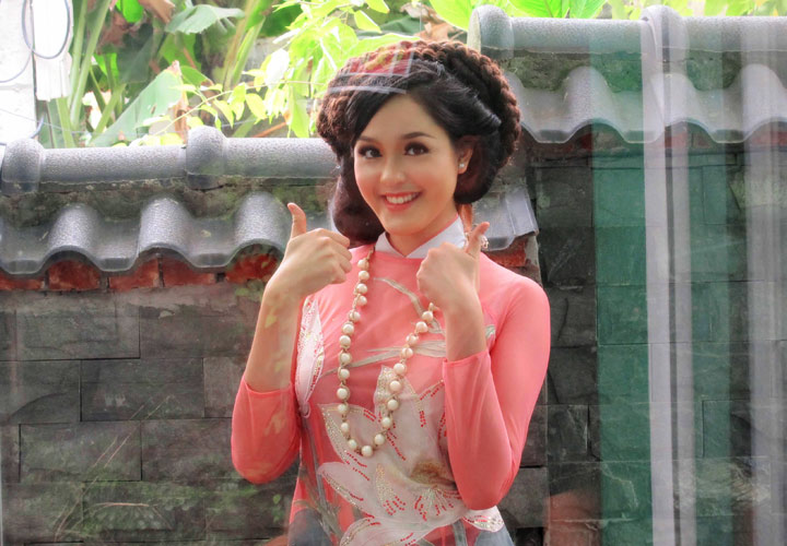 Ngọc Hân, Hoàng Anh gợi cảm với yếm thắm - 8