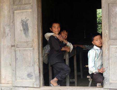 Lạc lối ở lưng chừng "miền đất khổ" - 2