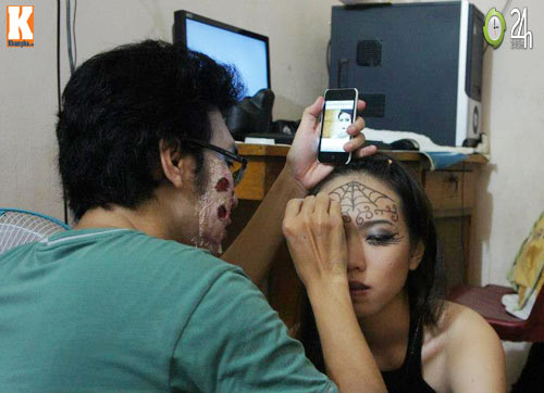 Giới trẻ hóa trang rùng rợn chơi Halloween - 2