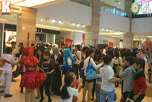 Giới trẻ hóa trang rùng rợn chơi Halloween - 3