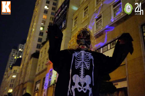 Giới trẻ hóa trang rùng rợn chơi Halloween - 4