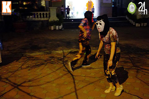 Giới trẻ hóa trang rùng rợn chơi Halloween - 5