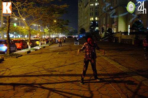 Giới trẻ hóa trang rùng rợn chơi Halloween - 6