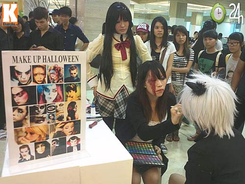 Giới trẻ hóa trang rùng rợn chơi Halloween - 7