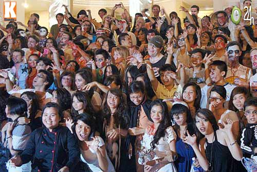 Giới trẻ hóa trang rùng rợn chơi Halloween - 12