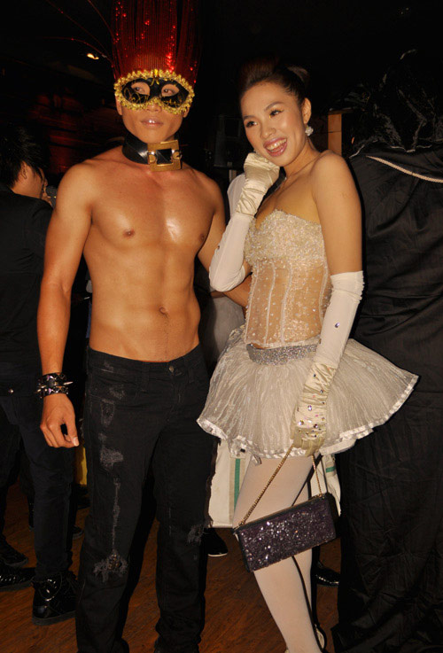 Sao Việt sexy và táo bạo mùa Halloween - 13