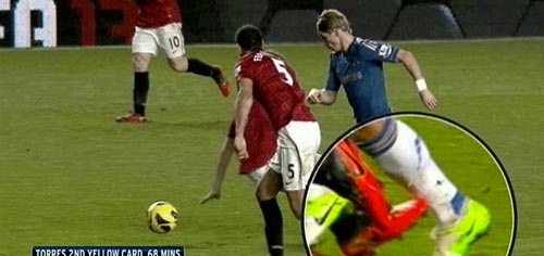 Fan MU gọi Clattenburg là “huyền thoại” - 3