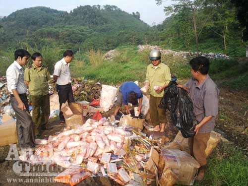 Tiêu hủy lượng hàng hóa lớn do TQ sản xuất - 2