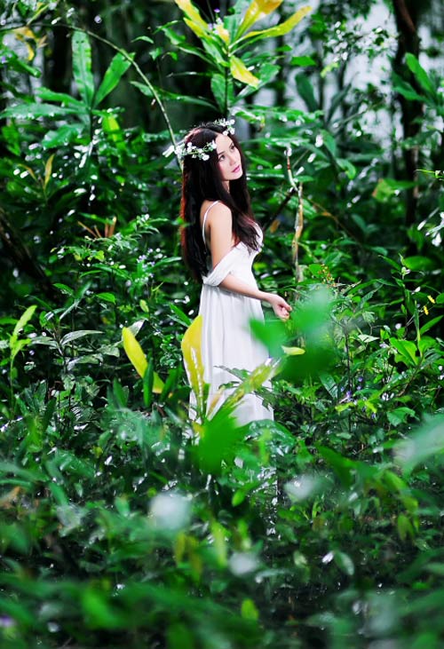 Vy Oanh đẹp hút mắt giữa rừng - 2