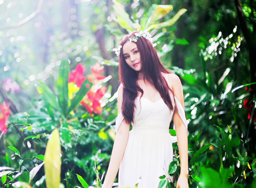 Vy Oanh đẹp hút mắt giữa rừng - 4