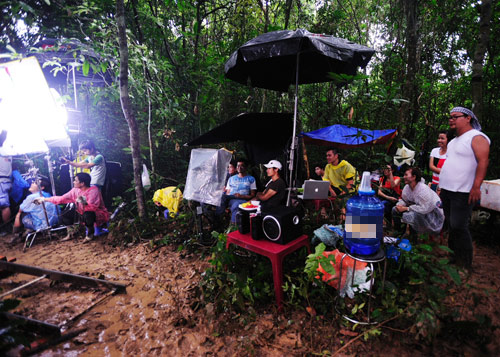 Vy Oanh đẹp hút mắt giữa rừng - 11