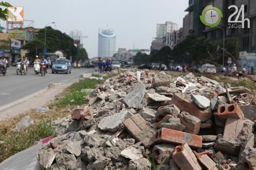 HN: Rác, phế thải xây dựng đầy đường - 11