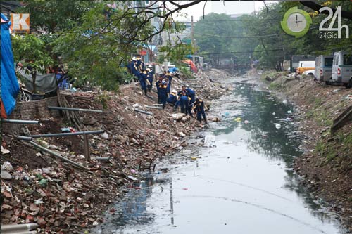 HN: Rác, phế thải xây dựng đầy đường - 4