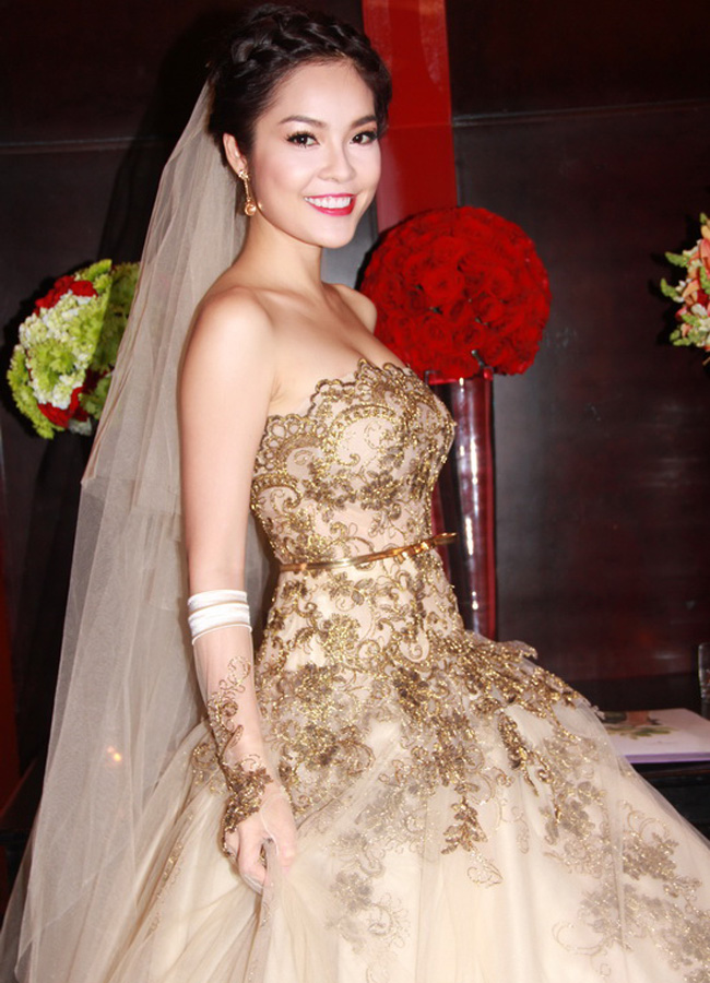 Dương Cẩm Lynh đẹp trang nhã trong buổi trình diễn thời trang váy cưới vào ngày đầu tháng 10.