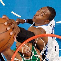 Thể thao - NBA: Cú "đập ruồi" siêu hạng của Howard