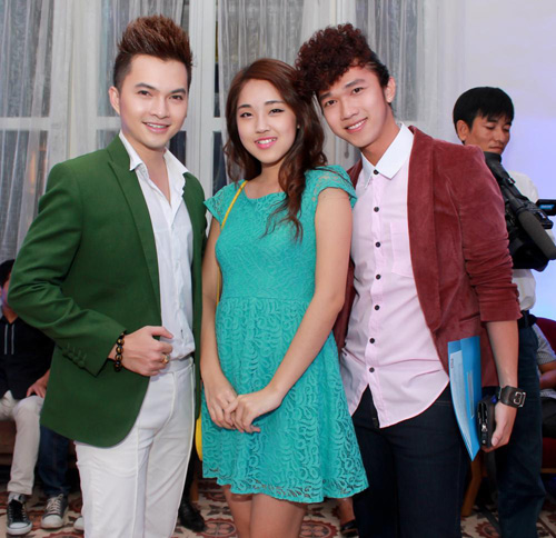 MC Thùy Minh khoe bụng bầu 8 tháng - 11