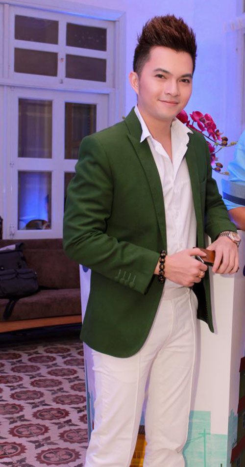 MC Thùy Minh khoe bụng bầu 8 tháng - 10