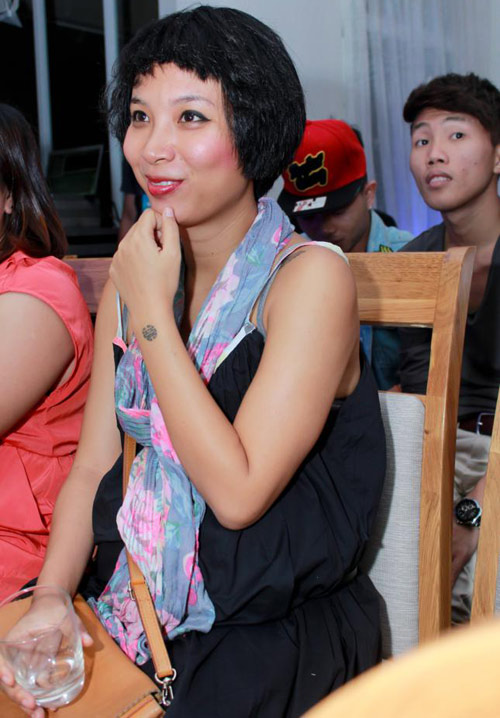 MC Thùy Minh khoe bụng bầu 8 tháng - 2