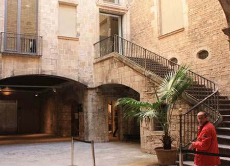 Barcelona – phố hoa bên bờ biển ngà - 3
