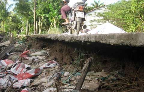 Thi công ì ạch, hà bá "nuốt" đường - 5